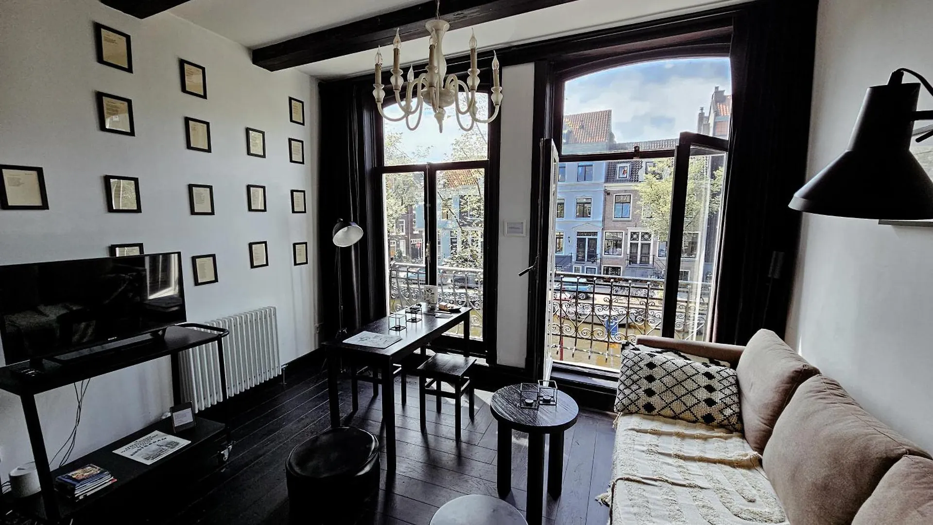 The Black Beauty Private Studio With Canal View From 1799 contacts