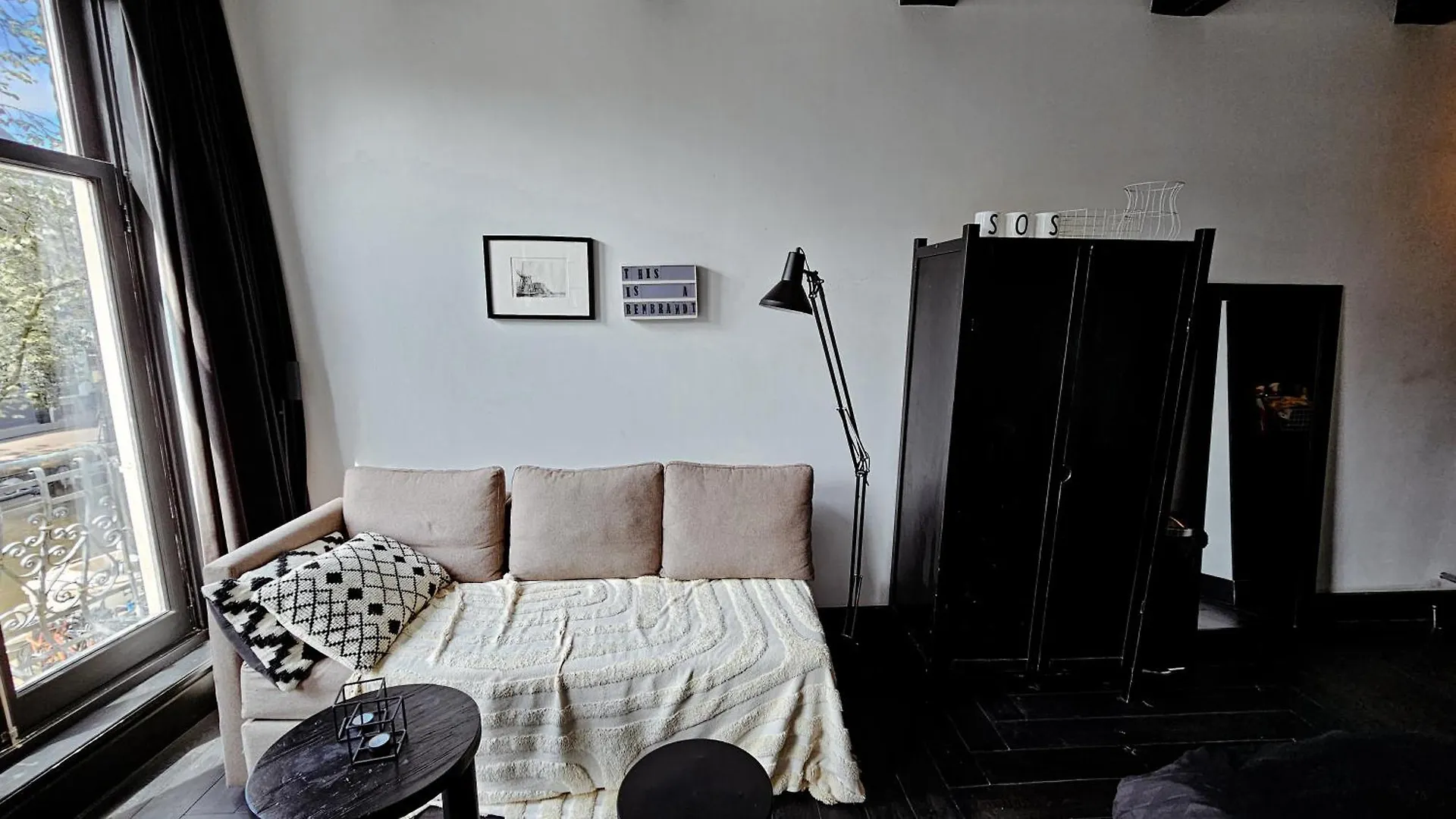 The Black Beauty Private Studio With Canal View From 1799 Amsterdam Bed & Breakfast